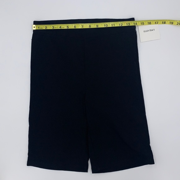 Ellen Tracy Black Bermuda Shorts Size Medium - Picture 8 of 14